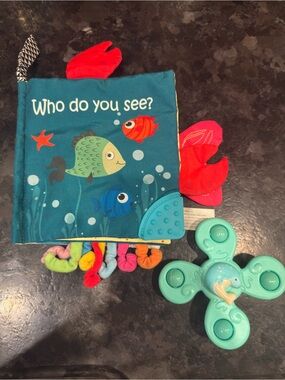 Bebe Mondo “Who Do You See?” Baby Ocean Crinkle Book + Octopus Spinner